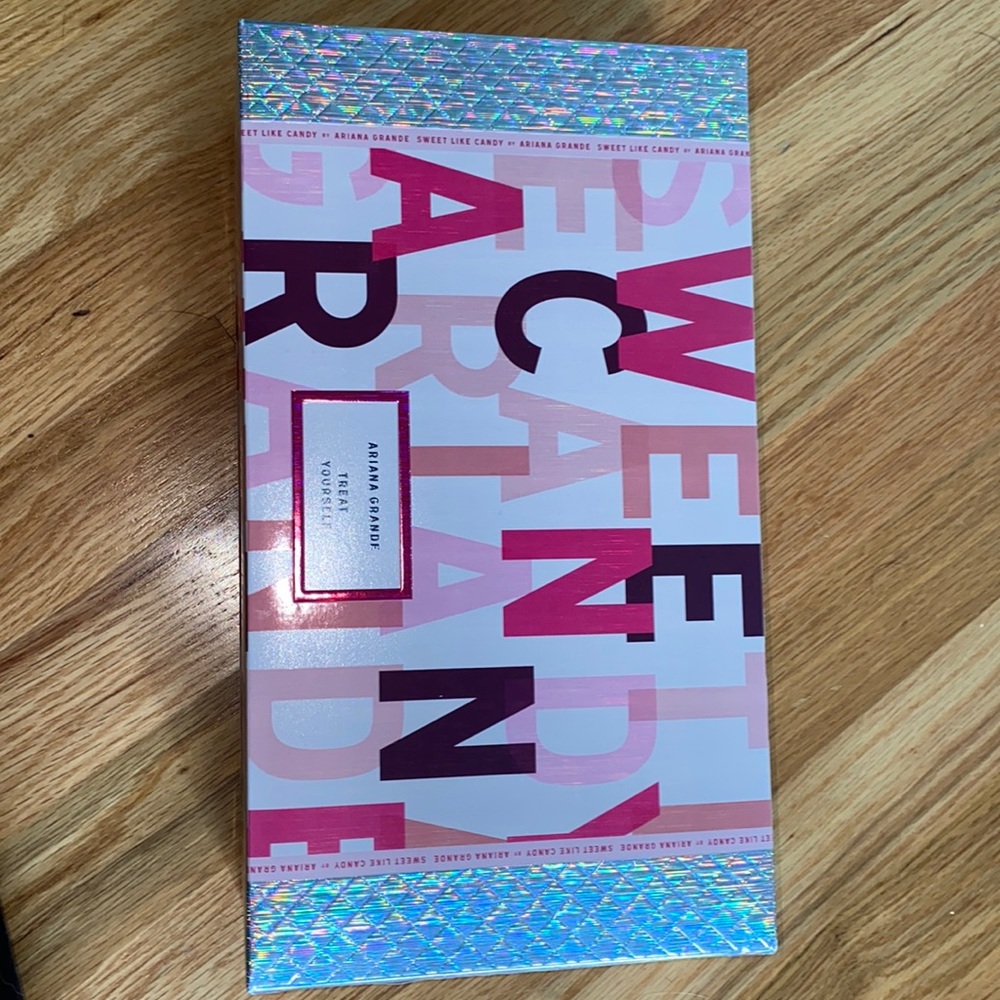 Ariana Grande sweet like candy gift set